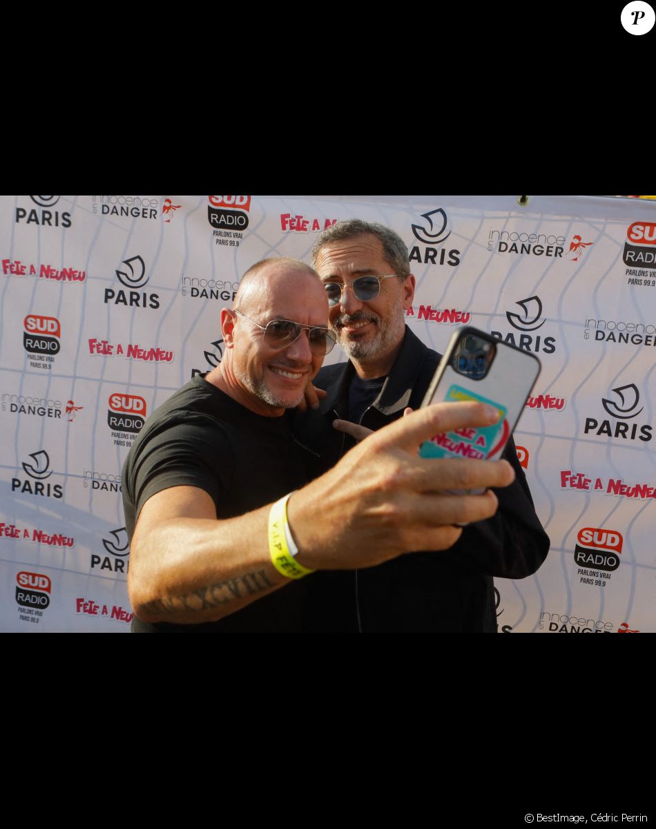 Pascal Soetens et Gad Elmaleh à l'inauguration de la "Fête à Neuneu" au profit de l'association "Innocence En Danger" sur la pelouse de la Muette au Bois de Boulogne, à Paris, France, le 3 septembre 2021. © Cédric Perrin/Bestimage
