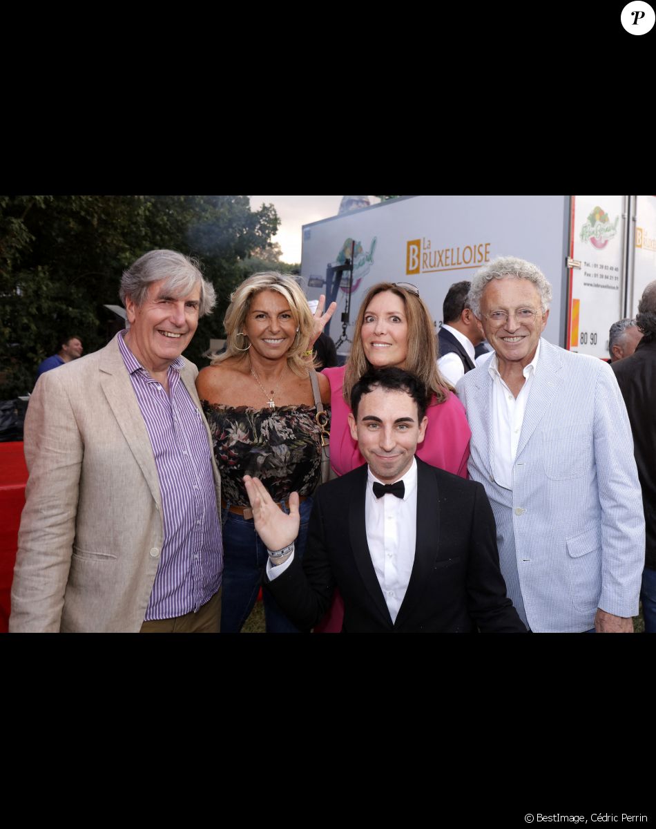 Bernard Ménez, Caroline Margeridon, Sandrine Alexi, Nelson Monfort et Jordan de Luxe à l'inauguration de la "Fête à Neuneu" au profit de l'association "Innocence En Danger" sur la pelouse de la Muette au Bois de Boulogne, à Paris, France, le 3 septembre 2021. © Cédric Perrin/Bestimage