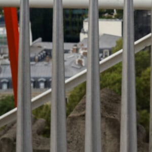 Le premier ministre, Jean Castex se rend sur le chantier de l'empaquetage de l'Arc de Triomphe. Trente-six ans après l'empaquetage du Pont-Neuf, cette oeuvre posthume monumentale de l'artiste Christo, à Paris, France , le 4 septembre 2021. © Stéphane Lemouton/Bestimage