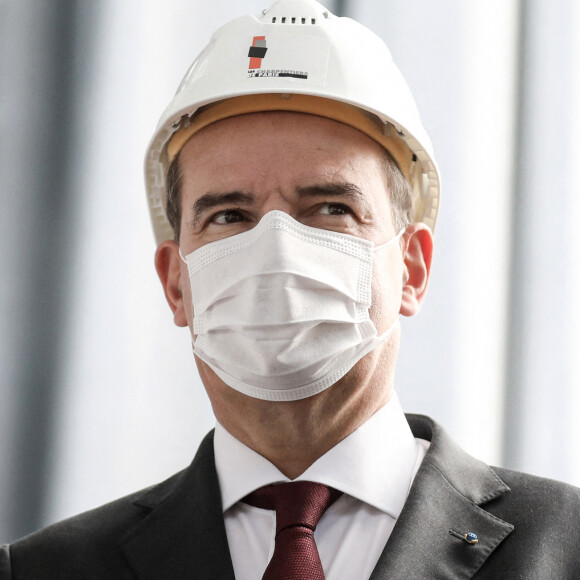 Le premier ministre, Jean Castex se rend sur le chantier de l'empaquetage de l'Arc de Triomphe. Trente-six ans après l'empaquetage du Pont-Neuf, cette oeuvre posthume monumentale de l'artiste Christo, à Paris, France , le 4 septembre 2021. © Stéphane Lemouton/Bestimage