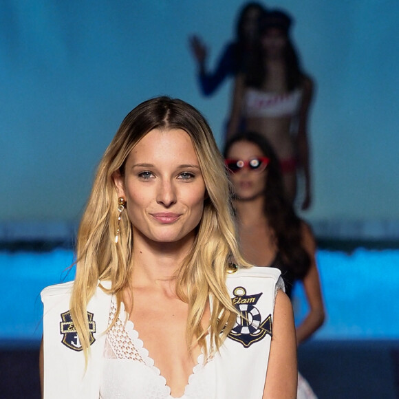 Ilona Smet - Défilé - "Etam Live Show 2018" aux Beaux-Arts à Paris, le 25 septembre 2018. © Rachid Bellak/Bestimage