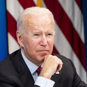 Le président Joe Biden rencontre virtuellement les gouverneurs et les maires des Etats et des villes touchés par l'ouragan Ida à Washington le 30 aout 2021.