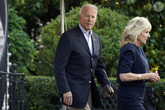 Le président américain Joe Biden et la première dame Jill s'apprêtent à quitter Washington pour se rendre à Surfside, le 1er juillet 2021.