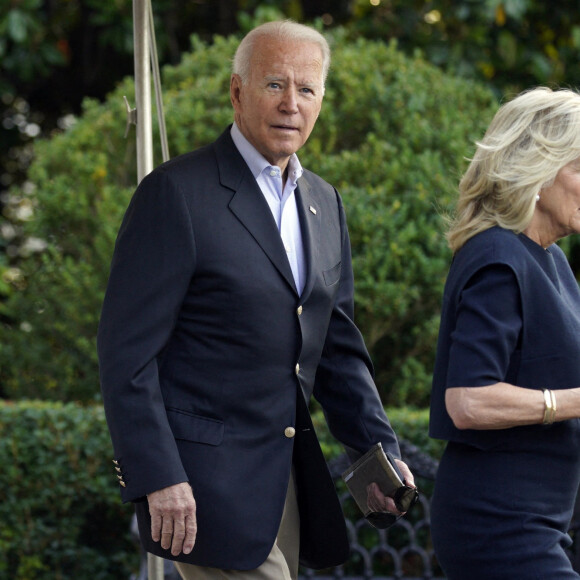 Le président américain Joe Biden et la première dame Jill s'apprêtent à quitter Washington pour se rendre à Surfside, le 1er juillet 2021.