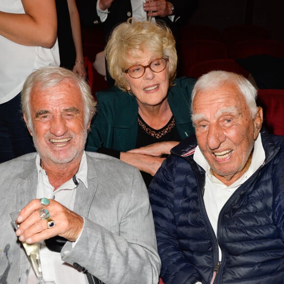 Jean-Paul Belmondo, Marion Sarraut et Charles Gérard - Générale de la pièce "Ça coule de source" écrite par L. M. Colla au théâtre de la Gaîté-Montparnasse à Paris, le 30 mai 2017. © Coadic Guirec/Bestimage