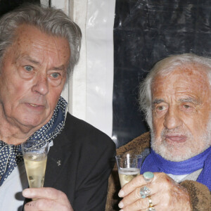 Alain Delon, Jean Paul Belmondo - Célébrités lors de l'inauguration de la grande roue de Paris, France, le 17 novembre 2017. © Christophe Aubert/Bestimage