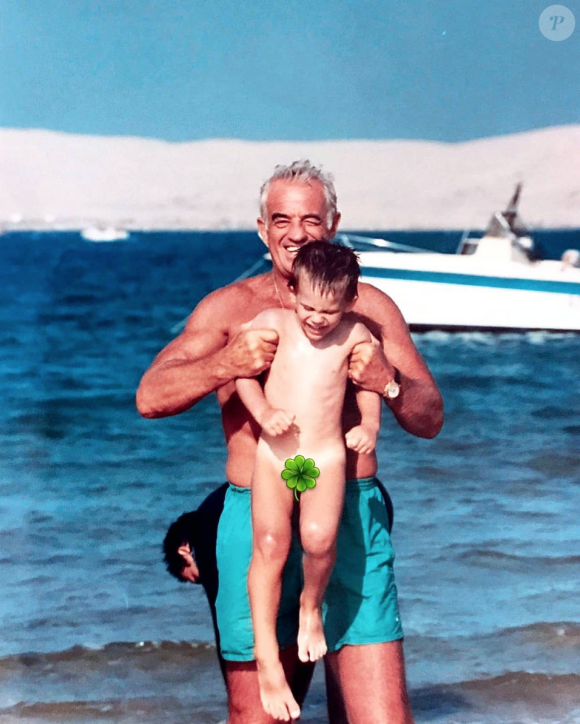 Alessandro Belmondo, enfant, et son grand-père Jean-Paul Belmondo. Photo publiée le 19 juillet 2020.