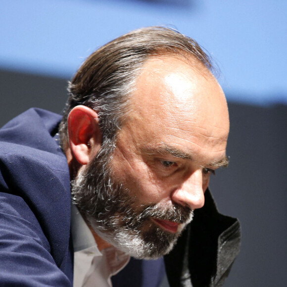 Edouard Philippe et Gilles Boyer lors d'une dédicace de leur livre "Impressions et lignes claires" au palais de la mutualité à Lyon le 15 juin 2021. Quelques heures avant, l'ancien premier ministre a été fait grand officier de la Légion d'honneur par le président de la République © Pascal Fayolle / Bestimage