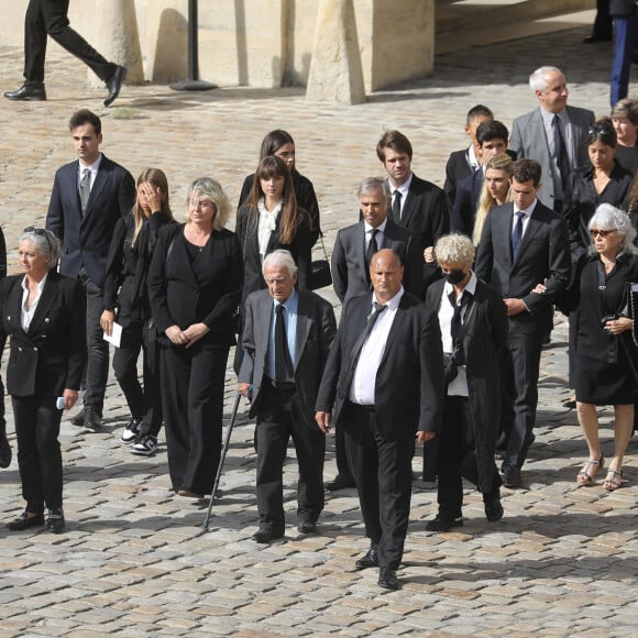 Les membres de la famille, Alain Belmondo, Luana, Paul, Alessandro, Victor, Florence, Giacomo, Olivier, Muriel Belmondo, Elodie Constantin, Pierre Vernier - Cérémonie d'hommage national à Jean-Paul Belmondo à l'Hôtel des Invalides à Paris, le 9 septembre 2021. © Dominique Jacovides/Bestimage