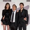 Charlotte Gainsbourg scintillante en robe sexy avec son charmant fils Ben, qui débarque au cinéma