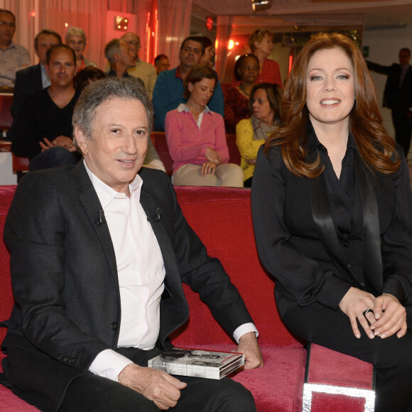 Michel Drucker et Isabelle Boulay - Enregistrement de l'émission "Vivement Dimanche" à Paris le 28 mai 2014.