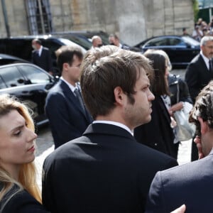 Alessandro Belmondo et sa compagne, Giacomo et Luana Belmondo - Sorties - Obsèques de Jean-Paul Belmondo en l'église Saint-Germain-des-Prés, à Paris le 10 septembre 2021. © Cyril Moreau / Bestimage