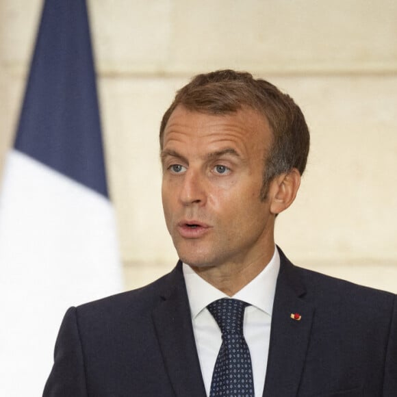 Emmanuel Macron, président de la République française lors d'une declaration conjointe avec le premier ministre grec pendant de la signature d'un partenariat strategique avec l'état grec au palais de l'Elysée à Paris le 28 septembre 2021. © Eric Tschaen / Pool / Bestimage  Signing ceremony of a new defence deal at The Elysee Palace in Paris on September 28, 2021. Greece will buy three frigates from France as part of a deeper "strategic partnership" between the two countries to defend their shared interests in the Mediterranean, French President Emmanuel Macron said on September 28, 2021. 