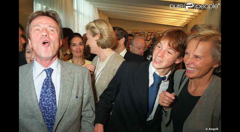 Bernard Kouchner Et Christine Ockrent Avec Leur Fils Alexandre En 2001 Purepeople