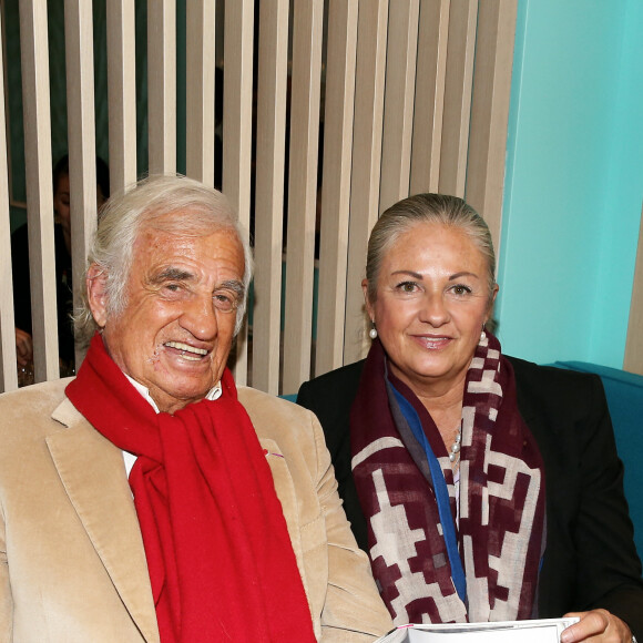 Jean-Paul Belmondo et sa fille Florence - A l'occasion du lancement du nouveau livre "Mes recettes bonne humeur" de Luana Belmondo à Paris. © Dominique Jacovides/Bestimage 