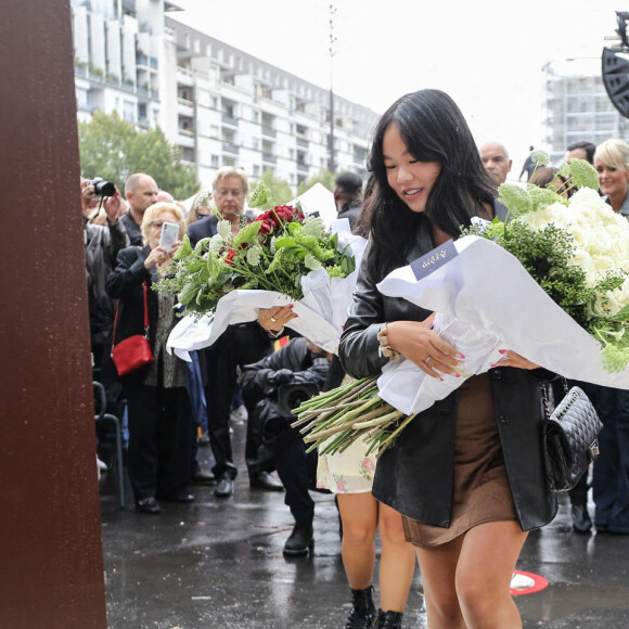 Exclusif - Joy Hallyday -- Inauguration de l'esplanade "Johnny Hallyday" et de la statue "Quelque chose de ..." de l'artiste Bertrand Lavier sur le parvis de la salle de concert AccorHotels Arena Paris Bercy à Paris. Le 14 septembre 2021 © Borde-Jacovides-Moreau / Bestimage