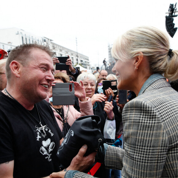 Exclusif - Laeticia Hallyday - Inauguration de l'esplanade "Johnny Hallyday" et de la statue "Quelque chose de ..." de l'artiste Bertrand Lavier sur le parvis de la salle de concert AccorHotels Arena Paris Bercy à Paris. Le 14 septembre 2021 © Borde-Jacovides-Moreau / Bestimage 