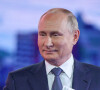 Le président russe Vladimir Poutine participe au forum économique à l'université "Far Eastern Federal University" à Vladivostok, le 3 septembre 2021. 