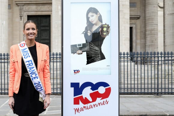 Amandine Petit, Miss Normandie 2020 et Miss France 2021 - La ministre déléguée auprès du ministre de l'Intérieur, en charge de la citoyenneté lors de l'inauguration de l'exposition "109 Mariannes", devant le Panthéon, à Paris, France, le 4 mars 2021. © Stéphane Lemouton/Bestimage 