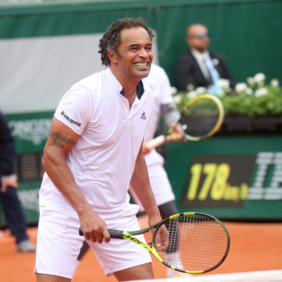 Yannick Noah dispute le trophée des légendes devant sa famille lors des internationaux de France de tennis à Roland-Garros. Paris, le 4 juin 2016. © Moreau - Jacovides / Bestimage