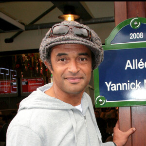Yannick Noah inaugure une allée à son nom au village de Roland-Garros. Paris, le 27 mai 2008.