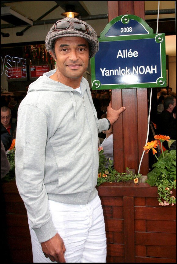 Yannick Noah inaugure une allée à son nom au village de Roland-Garros. Paris, le 27 mai 2008.