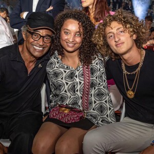 Yannick Noah avec ses deux enfants Joalukas et Eleejah, à Roland-Garros le 10 septembre 2021.