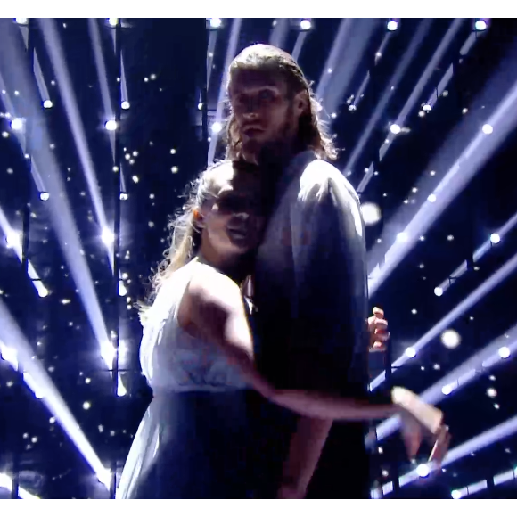 Jean-Baptiste Maunier et Ines Vandamme dans l'émission "Danse avec les stars" sur TF1.