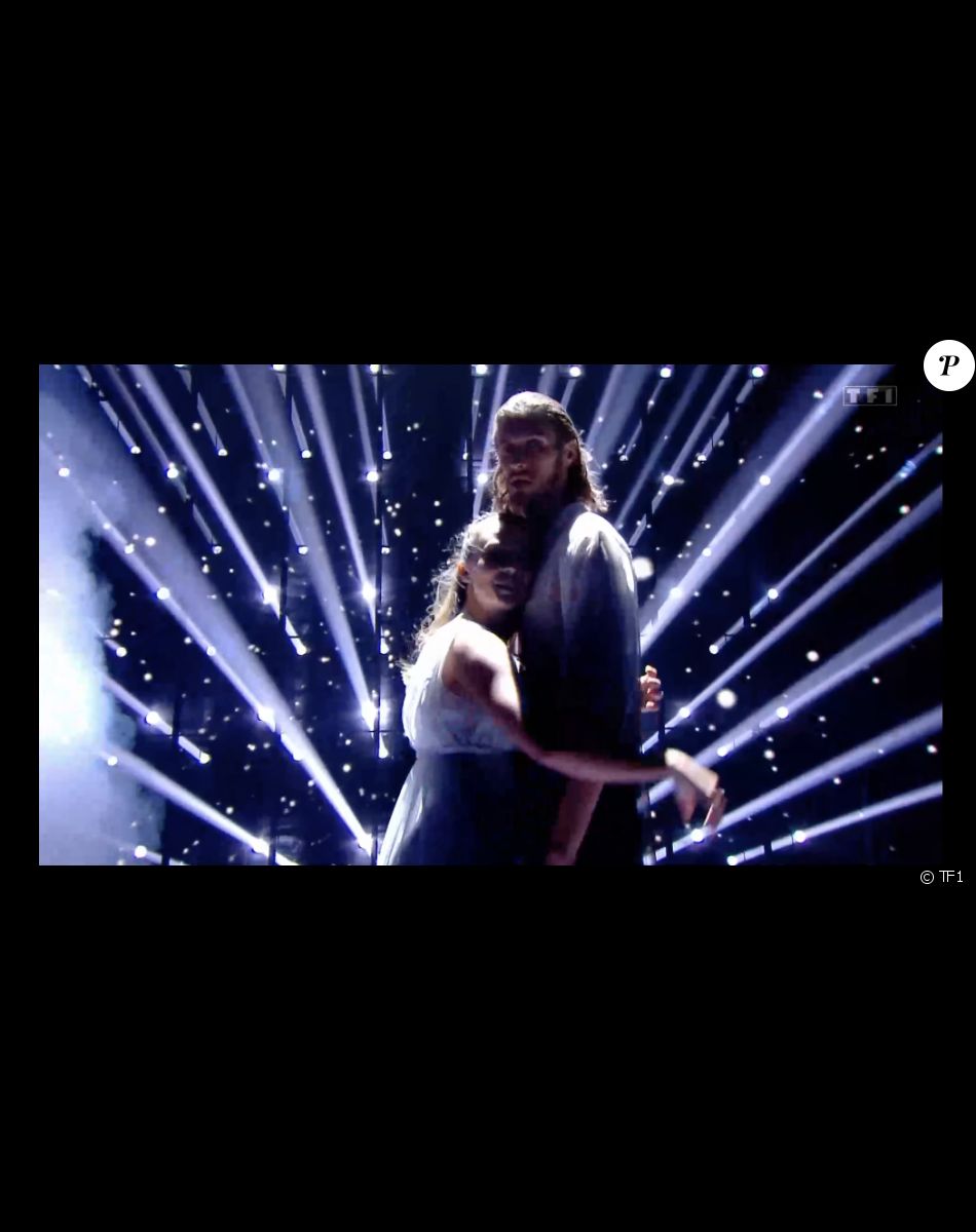 Jean-Baptiste Maunier et Ines Vandamme dans l'émission "Danse avec les stars" sur TF1.