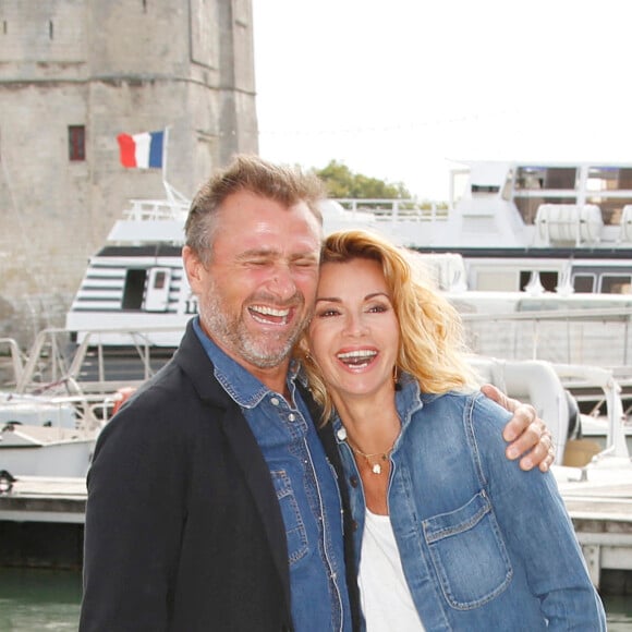 Alexandre Brasseur, Ingrid Chauvin (Demain nous appartient) - Photocall lors du Festival de la Fiction de La Rochelle. Le 18 septembre 2021. © Christophe Aubert via Bestimage