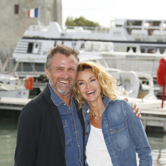 Alexandre Brasseur, Ingrid Chauvin (Demain nous appartient) - Photocall lors du Festival de la Fiction de La Rochelle. Le 18 septembre 2021. © Christophe Aubert via Bestimage