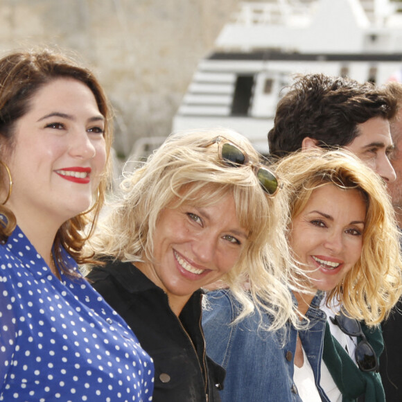 Charlotte Gaccio, Julie Debazac, Ingrid Chauvin, Mayel Elhajaoui, Alexandre Brasseur (Demain nous appartient) - Photocall lors du Festival de la Fiction de La Rochelle. Le 18 septembre 2021. © Christophe Aubert via Bestimage