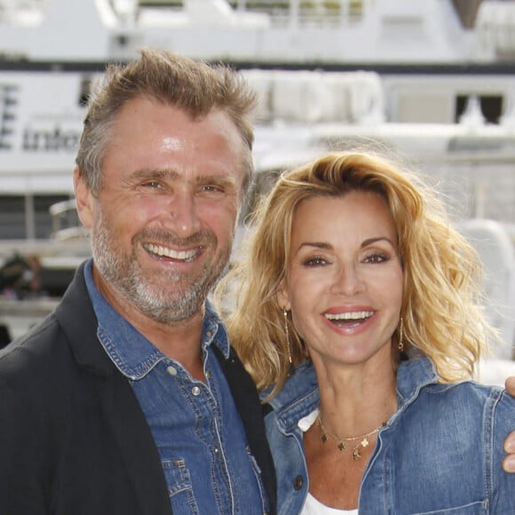 Alexandre Brasseur, Ingrid Chauvin (Demain nous appartient) - Photocall lors du Festival de la Fiction de La Rochelle. Le 18 septembre 2021. © Christophe Aubert via Bestimage