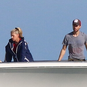 Exclusif - Enrique Iglesias et sa compagne Anna Kournikova (enceinte de leur 3ème enfant) sur un yacht à Miami. Le 26 janvier 2020