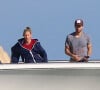 Exclusif - Enrique Iglesias et sa compagne Anna Kournikova (enceinte de leur 3ème enfant) sur un yacht à Miami. Le 26 janvier 2020