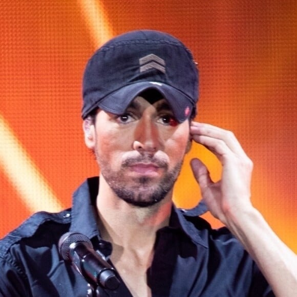 Enrique Iglesias en concert à Birmingham, Royaume-Uni.