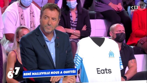 Une chaise vide avec un maillot de l'OM a été entreposée, pour rendre hommage à René Malleville.
