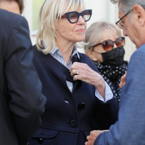 Chantal Ladesou - Obsèques de Marthe Mercadier (Marthe Mercadié-Meyrat) en l'église Sainte Hélène à Paris, France, le 21 septembre 2021. © 2021 Christophe Clovis/Bestimage