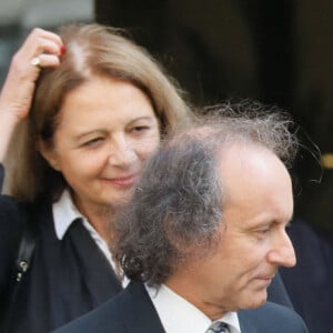 Chantal Ladesou et son mari Michel Ansault, Fiona Gélin (de son vrai nom Bénédicte Gélin) - Obsèques de Marthe Mercadier (Marthe Mercadié-Meyrat) en l'église Sainte Hélène à Paris, France, le 21 septembre 2021. © 2021 Christophe Clovis/Bestimage