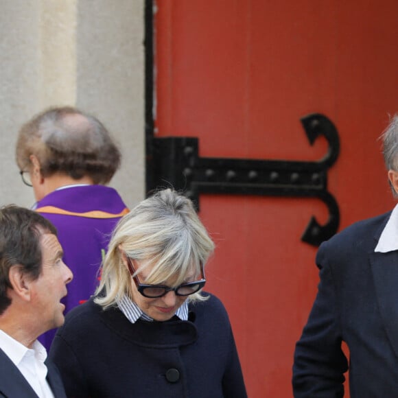 Chantal Ladesou et son mari Michel Ansault, Fiona Gélin (de son vrai nom Bénédicte Gélin) - Obsèques de Marthe Mercadier (Marthe Mercadié-Meyrat) en l'église Sainte Hélène à Paris, France, le 21 septembre 2021. © 2021 Christophe Clovis/Bestimage