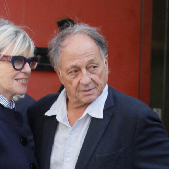 Chantal Ladesou et son mari Michel Ansault - Obsèques de Marthe Mercadier (Marthe Mercadié-Meyrat) en l'église Sainte Hélène à Paris, France, le 21 septembre 2021. © 2021 Christophe Clovis/Bestimage