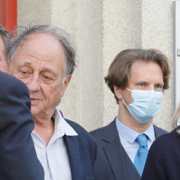 Chantal Ladesou et son mari Michel Ansault - Obsèques de Marthe Mercadier (Marthe Mercadié-Meyrat) en l'église Sainte Hélène à Paris, France, le 21 septembre 2021. © 2021 Christophe Clovis/Bestimage