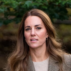 Catherine (Kate) Middleton, duchesse de Cambridge, lors d'une excursion en bateau à vapeur avec deux des "enfants de Windermere", qui ont été amenés à vivre en Cumbrie après les horreurs du camp de concentration de Theresienstadt en Tchécoslovaquie en 1945, à Cumbrie, Royaume Uni, le 21 septembre 2021.