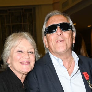 Isabelle Gaudon et Gilbert Montagné - Cérémonie de remise des Insignes d'Officier de la Légion d'honneur à Gilbert Montagné au Ministère des Solidarités et de la Santé à Paris. Le 22 septembre 2021 © Coadic Guirec / Bestimage