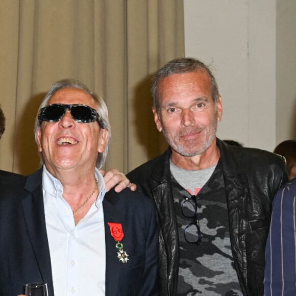 Daniel Russo et sa femme Lucie, Gilbert Montagné, Laurent Baffie, Sophie Cluzel et Nikole Montagné - Cérémonie de remise des Insignes d'Officier de la Légion d'honneur à Gilbert Montagné au Ministère des Solidarités et de la Santé à Paris. Le 22 septembre 2021 © Coadic Guirec / Bestimage