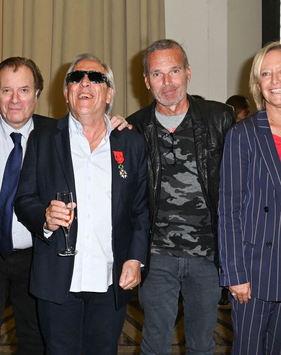 Daniel Russo et sa femme Lucie, Gilbert Montagné, Laurent Baffie, Sophie Cluzel et Nikole Montagné - Cérémonie de remise des Insignes d'Officier de la Légion d'honneur à Gilbert Montagné au Ministère des Solidarités et de la Santé à Paris. Le 22 septembre 2021 © Coadic Guirec / Bestimage