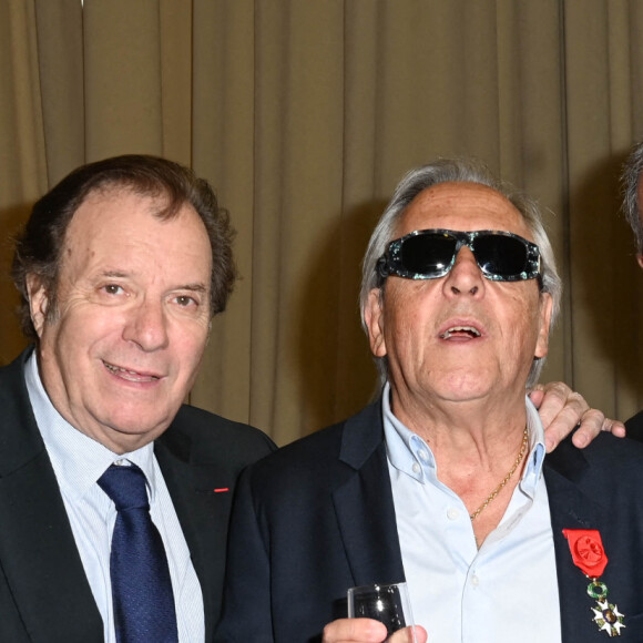 Daniel Russo, Gilbert Montagné et Laurent Baffie - Cérémonie de remise des Insignes d'Officier de la Légion d'honneur à Gilbert Montagné au Ministère des Solidarités et de la Santé à Paris. Le 22 septembre 2021 © Coadic Guirec / Bestimage