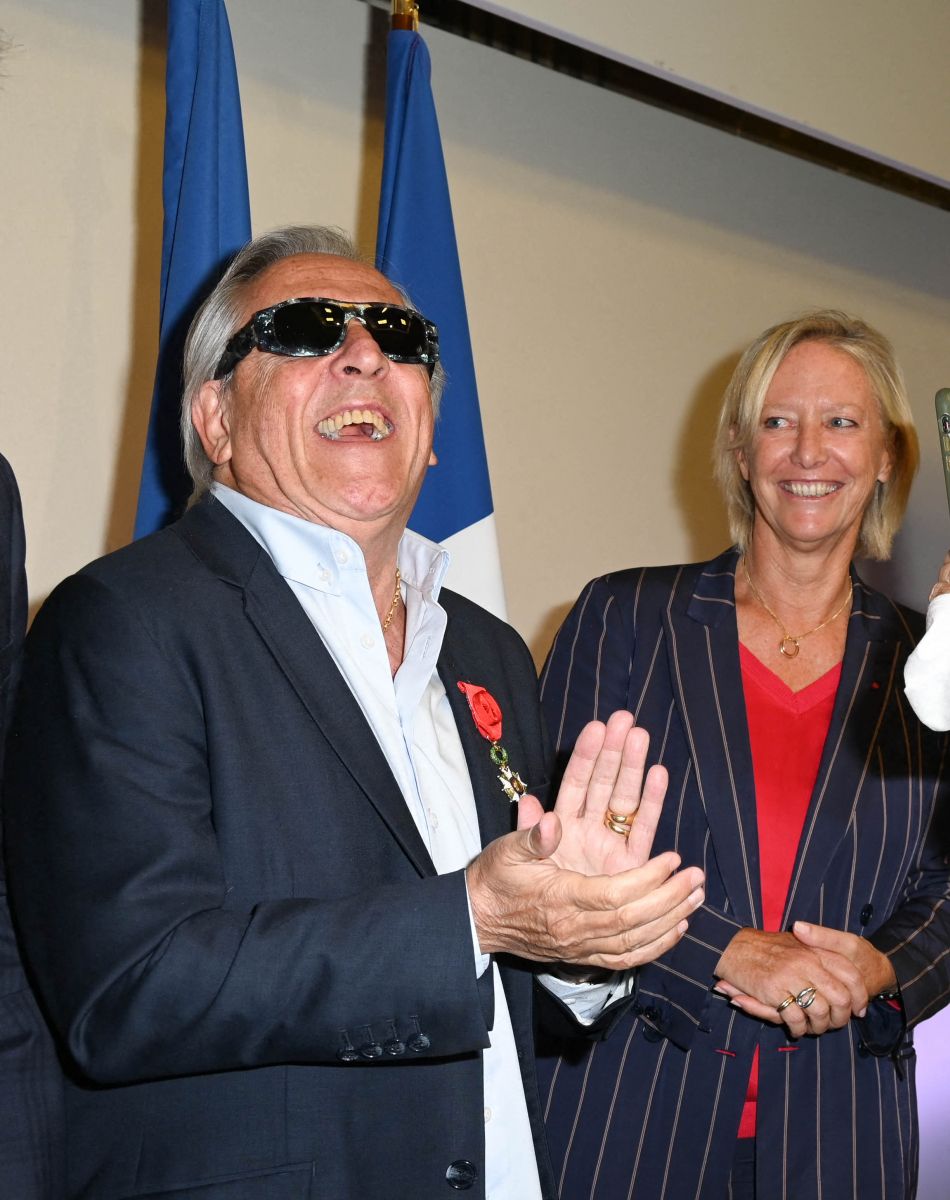 Gilbert Montagné, Sophie Cluzel et Laurent Baffie - Cérémonie de remise des Insignes d'Officier de la Légion d'honneur à Gilbert Montagné au Ministère des Solidarités et de la Santé à Paris. Le 22 septembre 2021 © Coadic Guirec / Bestimage