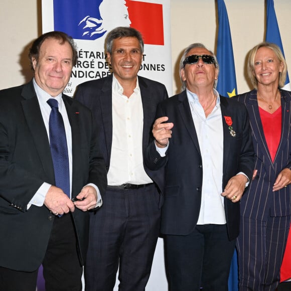 Daniel Russo, Jean-Philippe Lustyk, Gilbert Montagné, Sophie Cluzel et Laurent Baffie - Cérémonie de remise des Insignes d'Officier de la Légion d'honneur à Gilbert Montagné au Ministère des Solidarités et de la Santé à Paris. Le 22 septembre 2021 © Coadic Guirec / Bestimage