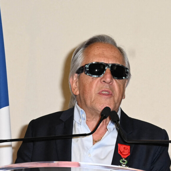 Semi-Exclusif - Gilbert Montagné entouré de sa femme Nikole et Sophie Cluzel - Cérémonie de remise des Insignes d'Officier de la Légion d'honneur à Gilbert Montagné au Ministère des Solidarités et de la Santé à Paris. Le 22 septembre 2021 © Coadic Guirec / Bestimage
